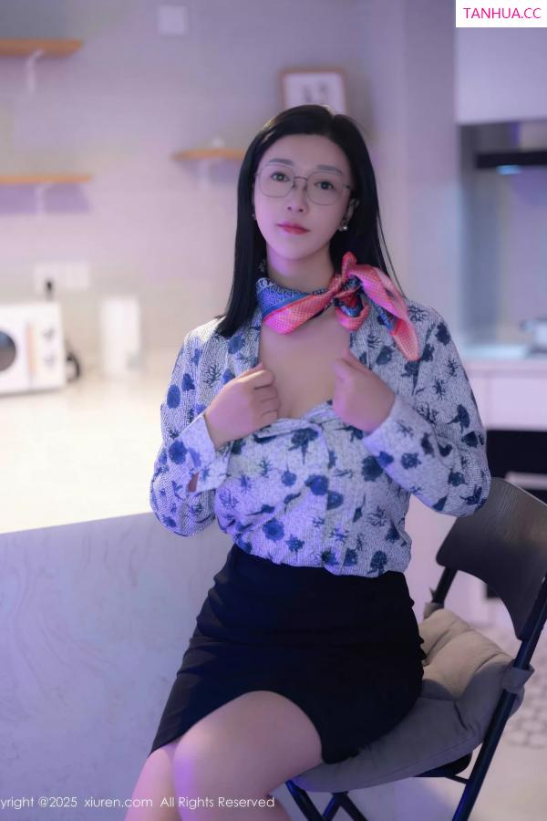   [XiuRen]高清写真图 2025.10.14 No.10866 雅茹老师 OL服饰第7张图片